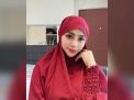 Kerap Tampil Seksi, Ternyata Penampilan Tisya Erni saat Berhijab Bikin Adem