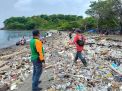 DLH Lakukan Pembersihan Sampah di Pesisir Pantai, Wawali: Mari Jadikan Parepare Bersih dan Asri