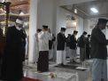 Gubernur dan Ketua TP PKK Sulbar Salat Ied di Masjid Baitul Anwar