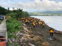 Wujudkan Lingkungan Bersih, Ratusan Personil Gabungan TNI Polri dan Pemda Mamuju Sisir Pantai Manakarra