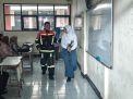 Orangtua Berhalangan Hadir, Siswi SMK Minta Bantuan Petugas Damkar untuk Ambilkan Rapor di Sekolah