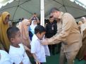 Bagikan Seragam Sekolah Gratis, Wali Kota Makassar Sebut Upaya Nyata Meringankan Ekonomi Orangtua Siswa