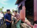 Gubernur Sulsel Serahkan Bantuan Bedah Rumah Warga Lanjut Usia di Barru