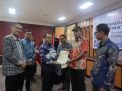 Penyerahan Sertifikat Tanah Melalui Program PTSL, Bupati Pasangkayu: Memberikan Kepastian Hukum Secara Cepat dan Murah