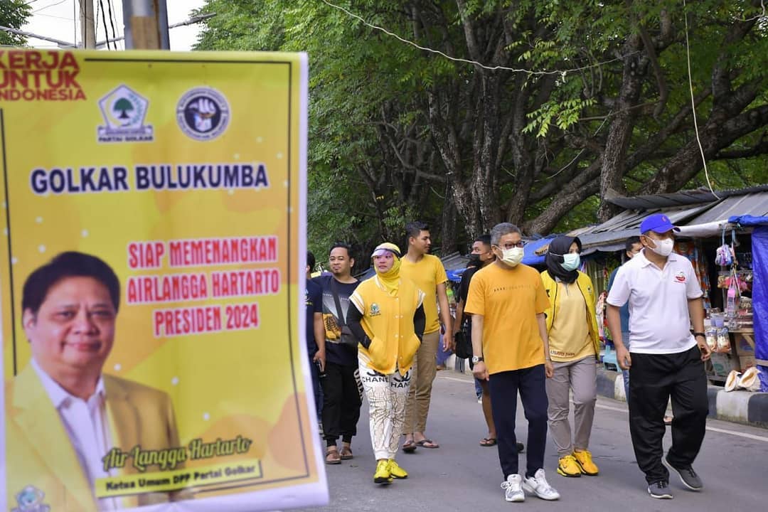 Taufan Pawe Sapa Pedagang dan UMKM di Kawasan Pantai Bira Bulukumba