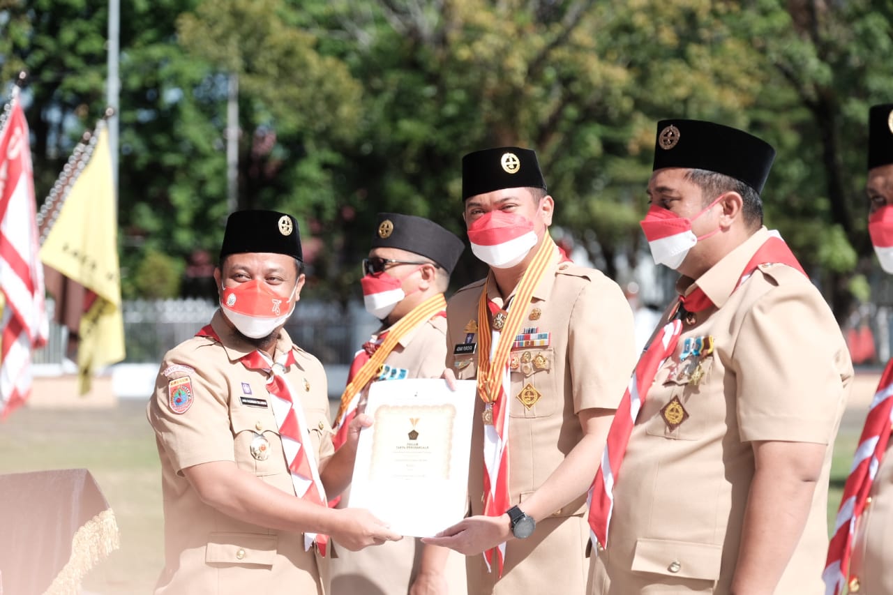 Bupati Adnan Raih Penghargaan Tertinggi di Bidang Kepramukaan 