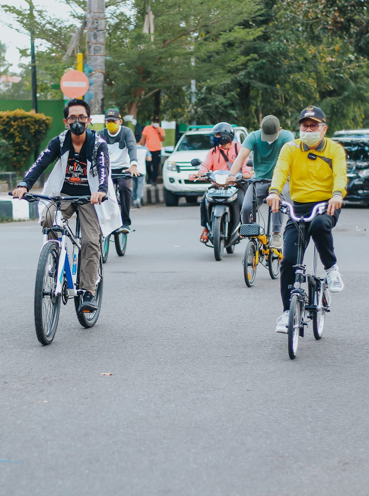 Bersepeda Pagi, Wali Kota Parepare Sapa Masyarakat, Ikut Senam Bersama, Bagi Masker, Tinjau Ikon Kota