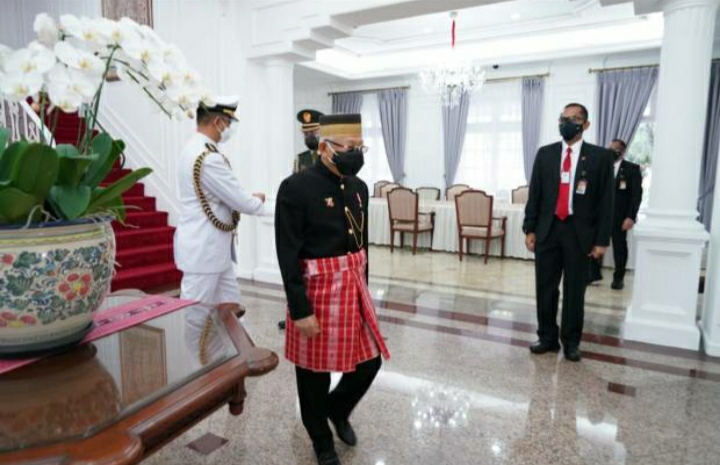 Hadiri Sidang Tahunan MPR, Wapres Kenakan Pakaian Adat Suku Mandar Sulawesi Barat