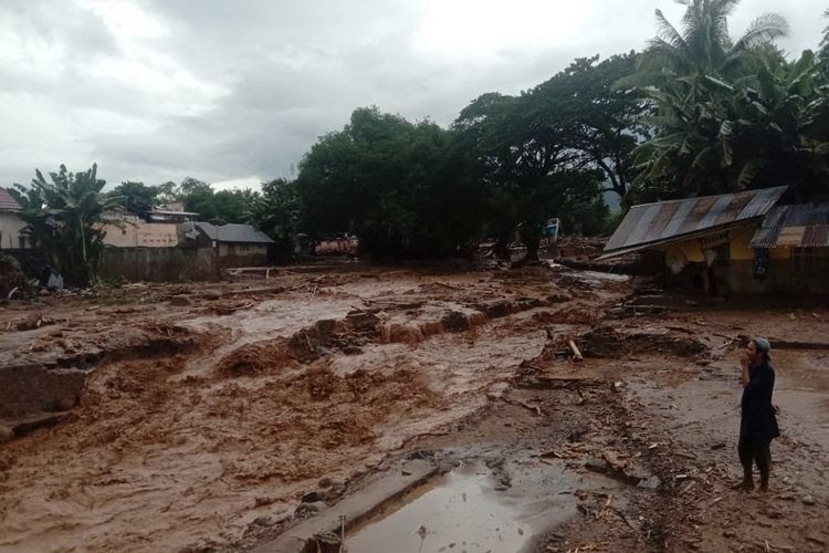 Banjir Bandang di NTT: 68 Korban Meninggal, 70 orang Hilang. BNPB Kerahkan 3 Helikopter