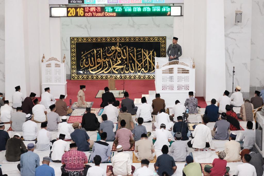 Salat Tarawih Berjamaah Masyarakat di Tengah Pandemi Covid-19, Bupati Adnan Ingatkan Taat Prokes