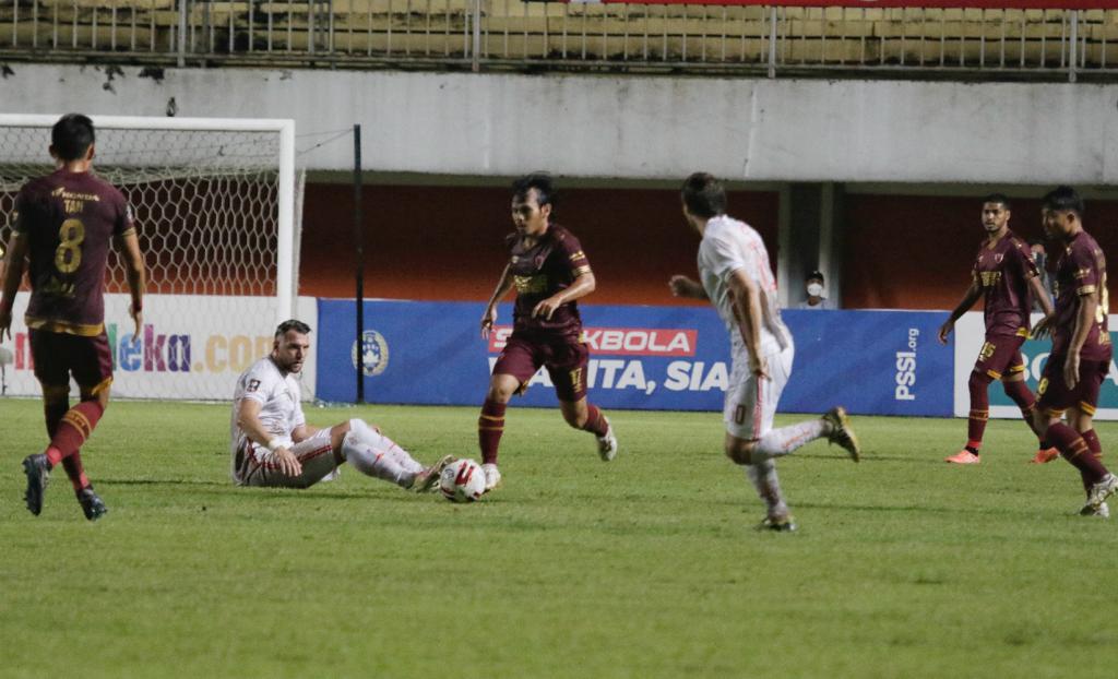 Hasil Leg Pertama Semifinal Piala Menpora: Dihujani Kartu Kuning, PSM Vs Persija Berakhir Skor Kacamata