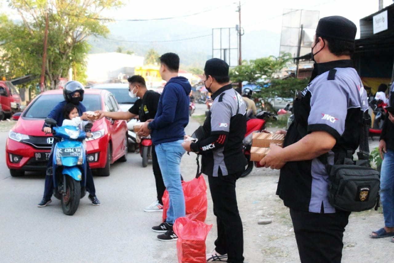 Komunitas Motor Nmax Mamuju Berbagi 500 Paket Berbuka Puasa