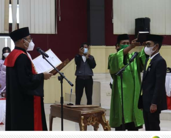 PAW Wakil Ketua DPRD Pasangkayu Dilantik, Bupati Berharap Dapat Segera Menyesuaikan Diri Untuk Memperkuat Kinerja Dewan