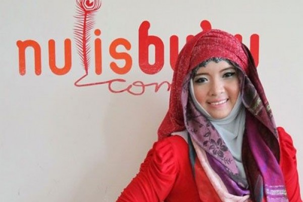 Dirikan Toko Buku Online, Aulia Halimatussadiah Jadi Wanita Sukses di Bidang Literatur