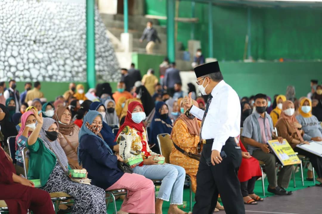 Akhir Tahun, Wali Kota Taufan Serahkan Bantuan KUBE Kepala 291 Orang 