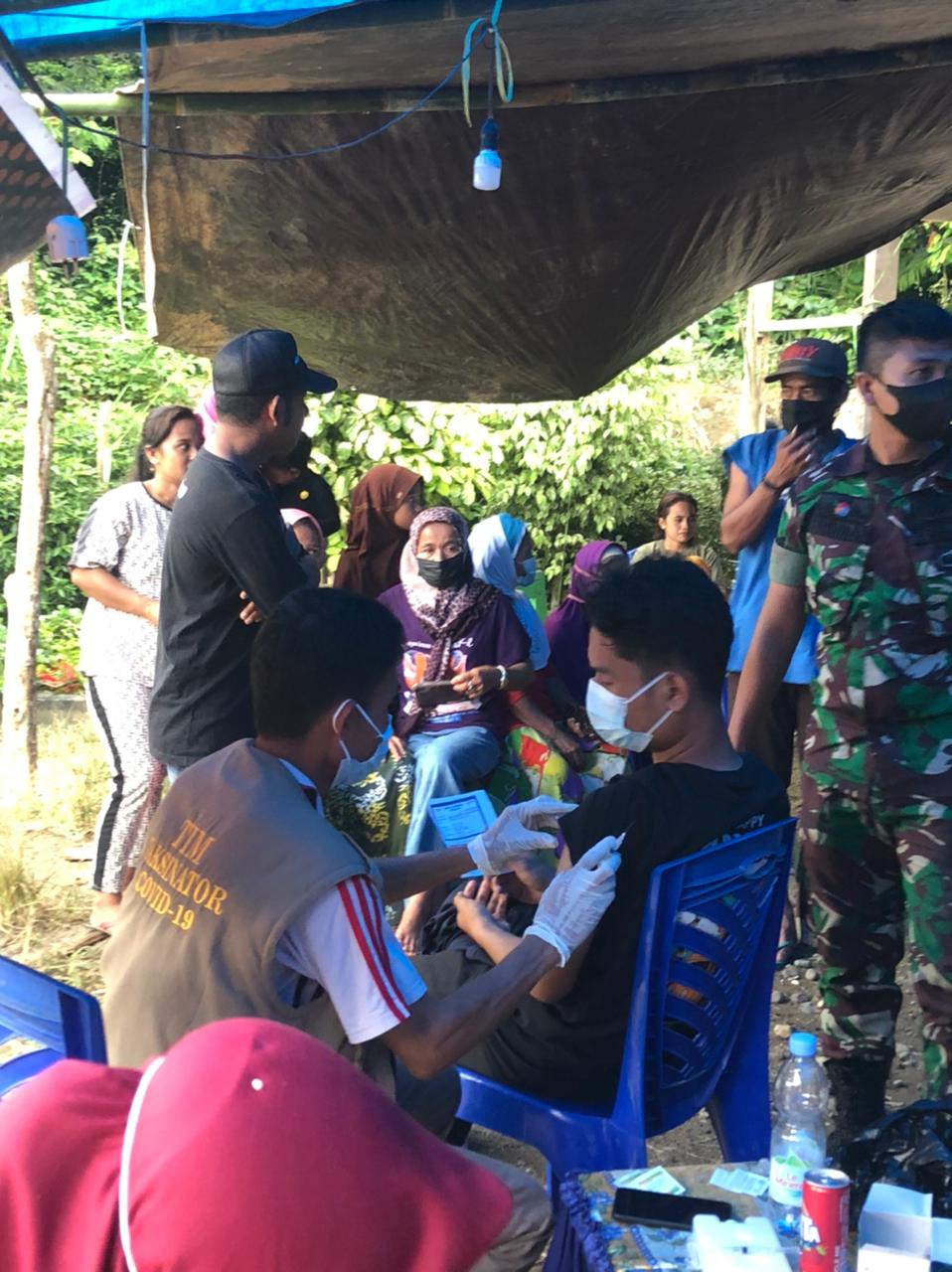 Vaksin Warga Enrekang Jadi Program Kerja KKN Unibos