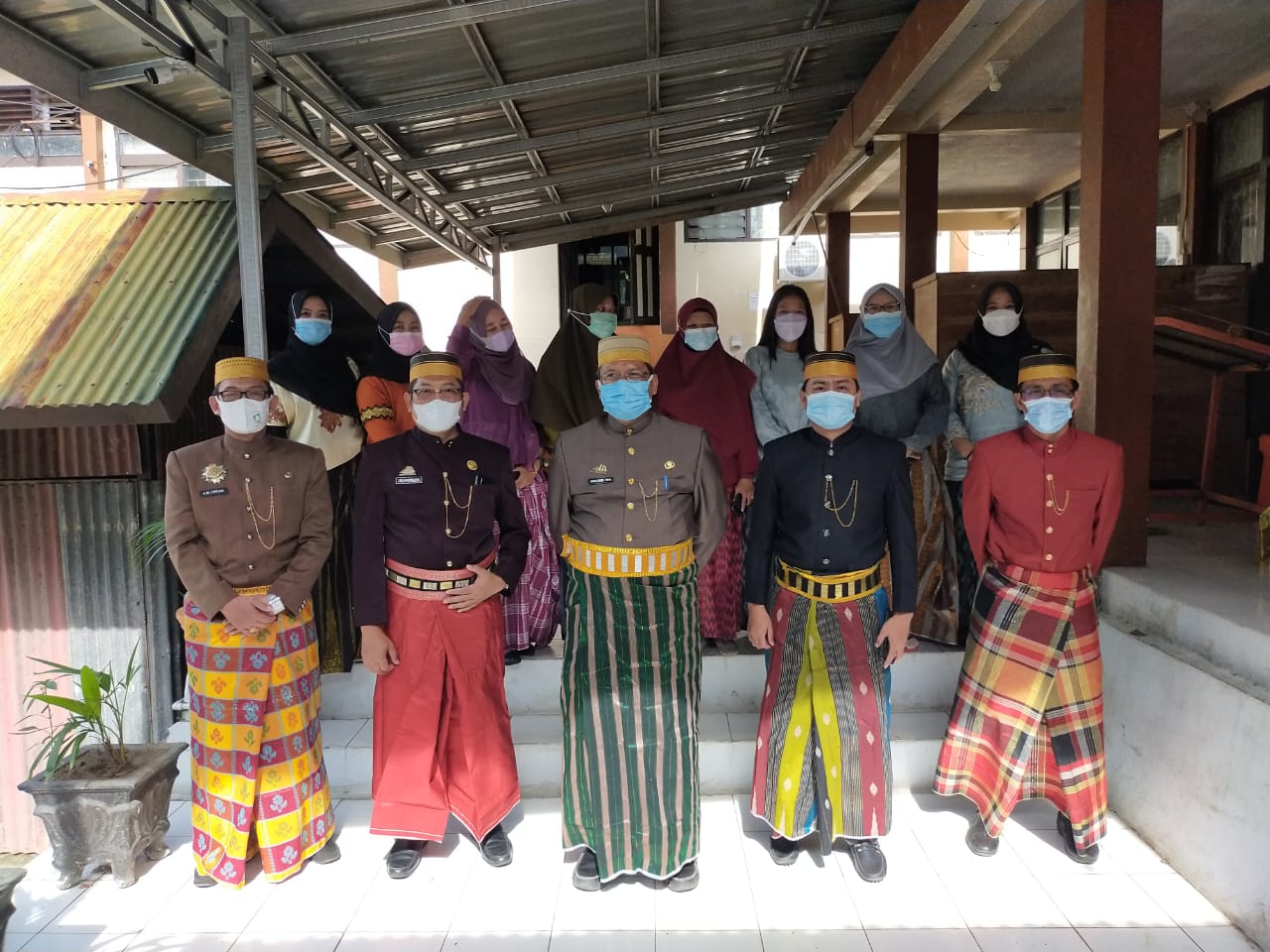 Hari Jadi Parepare ke-61, Bappeda Kompak Berseragam Busana Adat Bugis