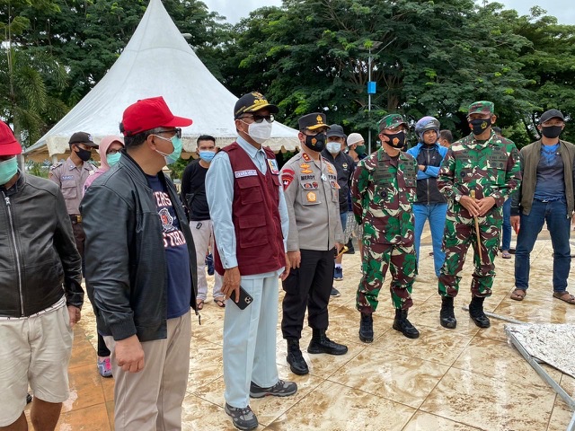 Datang ke Mamuju, Nurdin Abdullah Tawarkan Korban Gempa Sulbar Mengungsi di Makassar