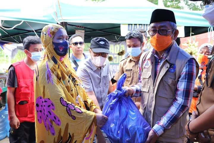Kunjungi Pengungsi Korban Gempa di Tinambung, Ali Baal Beri Bantuan dan Semangat