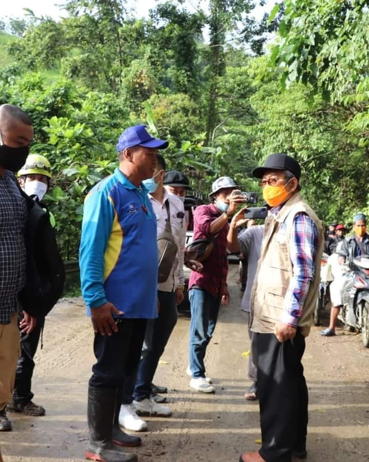 Berkunjung ke Ulumanda, Gubernur Beri Semangat Prajurit Zipur TNI yang Sedang Bekerja dan Warga Korban Gempa