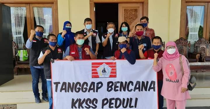 Foto: KKSS Serahkan Bantuan Tanggap Bencana Gempa Sulbar