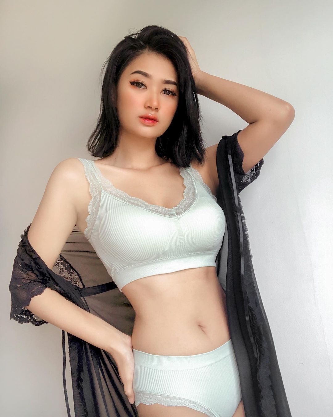 Lihat Seksinya Chindy Mariad, Selebgram yang Hobi Endorse Obat Pelangsing