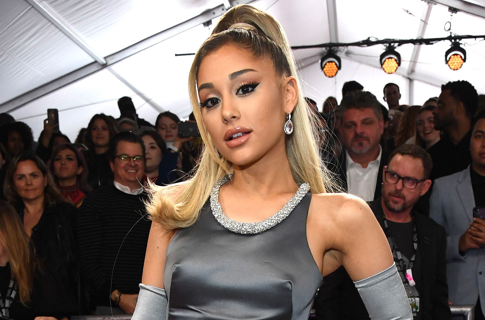 Parfum Baru Ariana Grande, Terinspirasi dari Bahan-bahan Alami