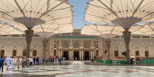 Di Masjidil Haram dan Masjid Nabawi Kini ada Robot Penyuluhan yang Bisa 11 Bahasa