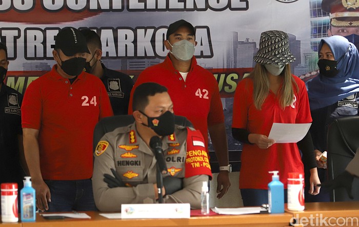 Kenakan Topi Dior Rp11,4 Juta, Nia Ramadhani Sampaikan Permohonan Maaf Karena Menggunakan Narkoba