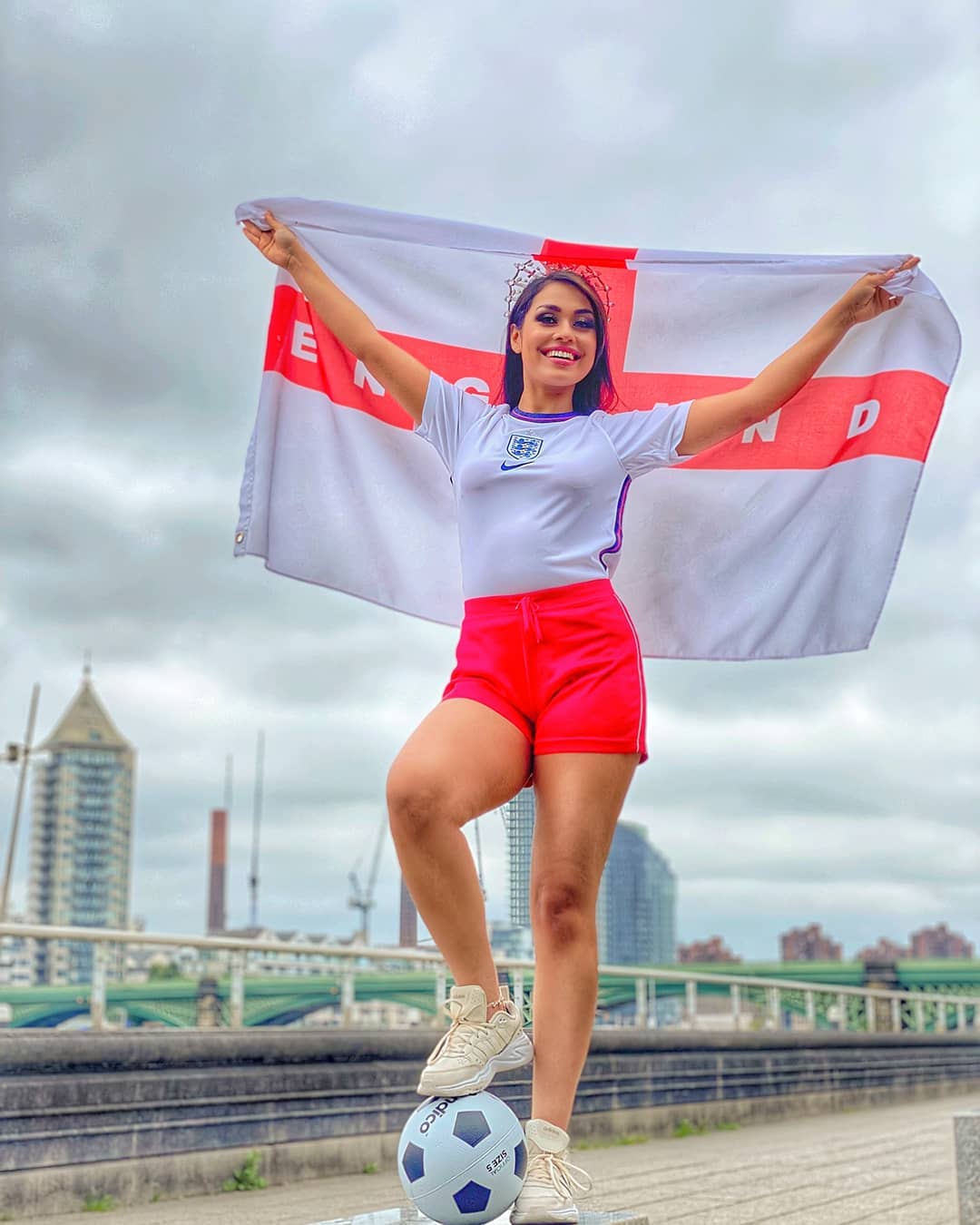 Sebelum Berlaga, Dokter Cantik Ini Sudah Yakin Inggris Bakal Kalahkan Jerman