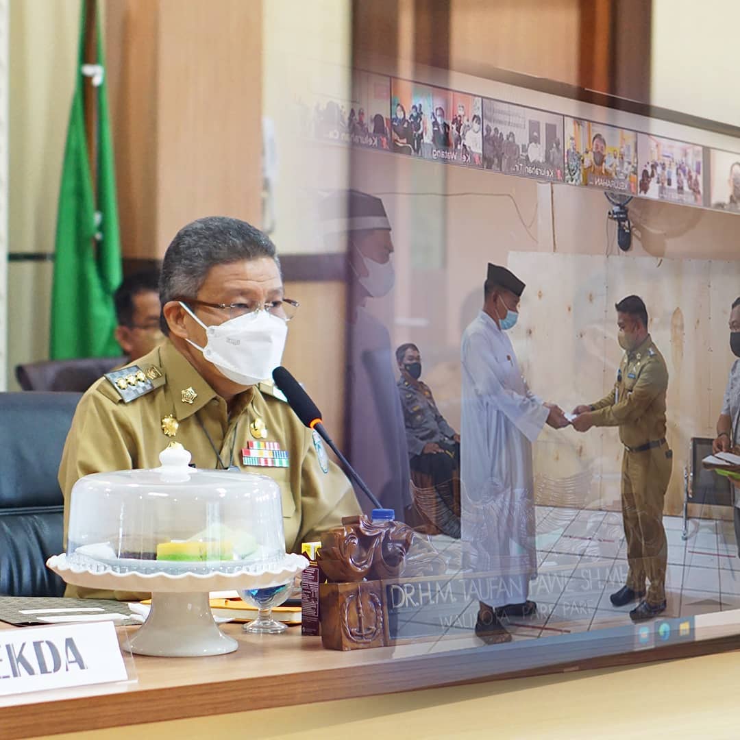 Serahkan Insentif Kepada Ketua RT/RW, Wali Kota Parepare Minta Aktif Memantau Warganya