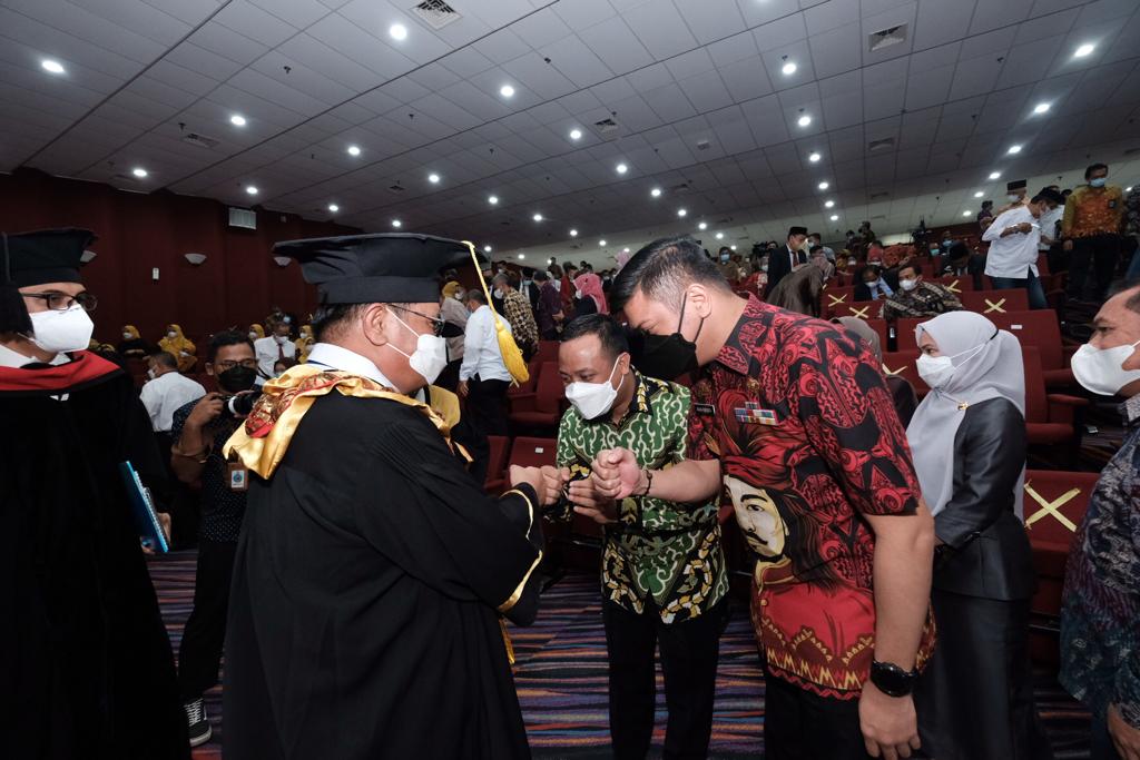 Bupati Adnan Hadiri Promosi Doktor Kepala BPKP Sulsel 