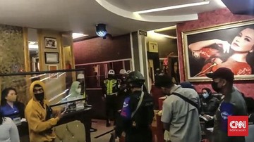 Melanggar Waktu Operasi, Tempat Karaoke Milik Penyanyi Rossa di Makassar Digerebek