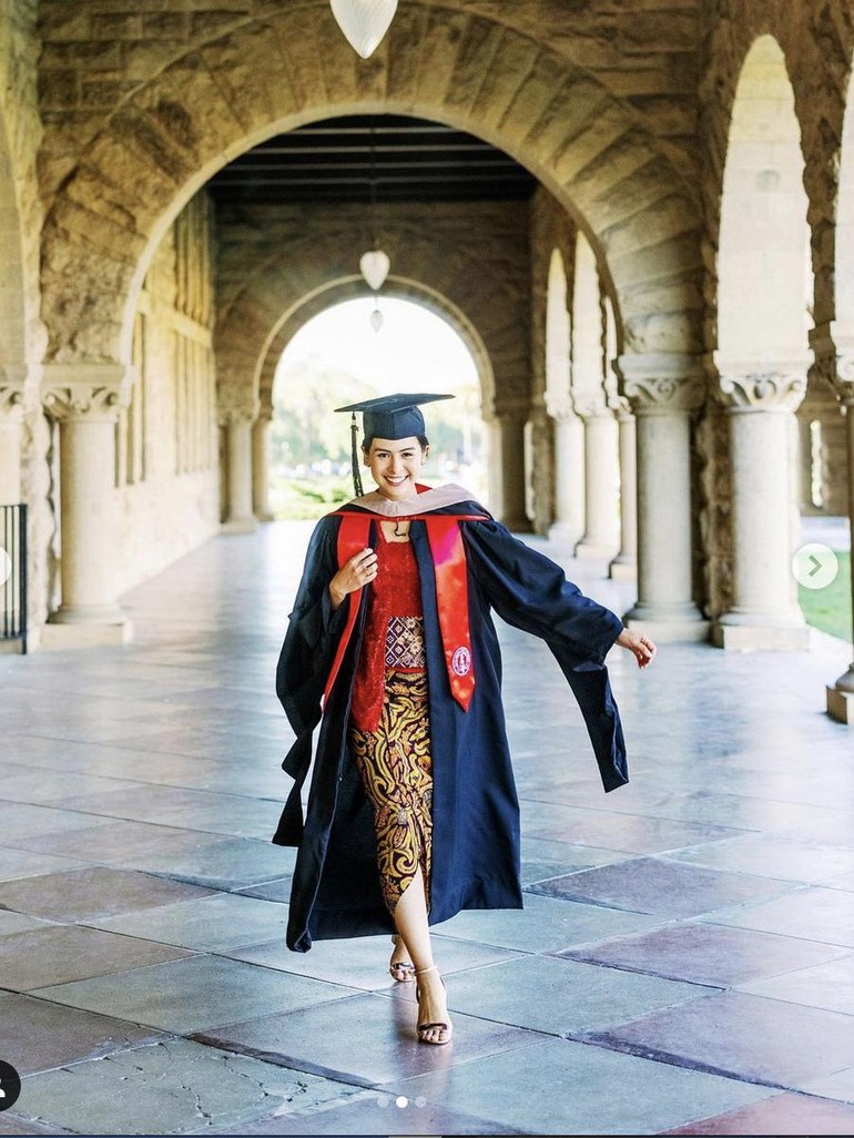 Keren! Maudy Ayunda Sudah Punya Titel S2 dari Stanford University