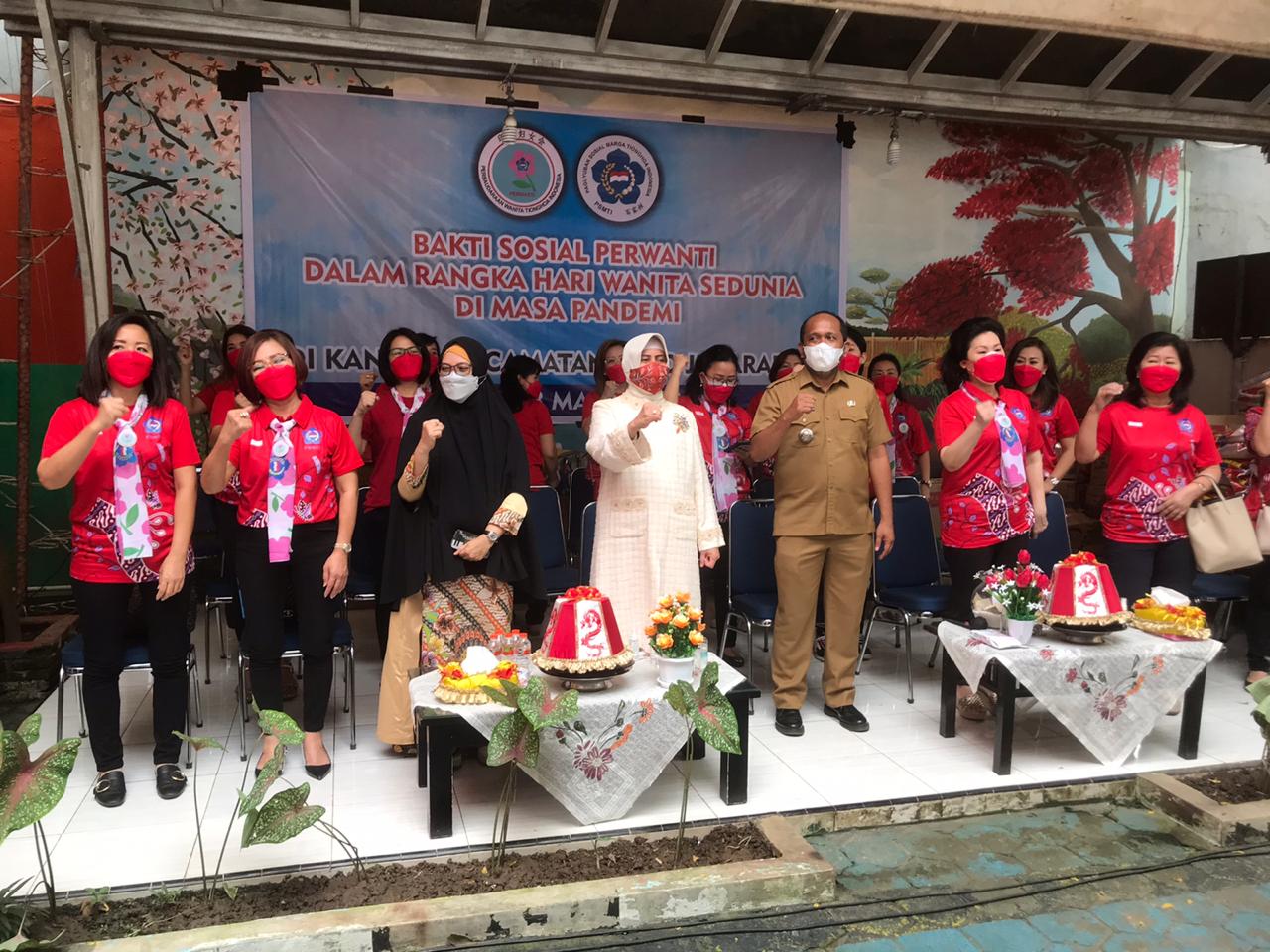 Peringati Hari Perempuan Internasional, Perwanti Sulsel Bagikan Bantuan Sembako