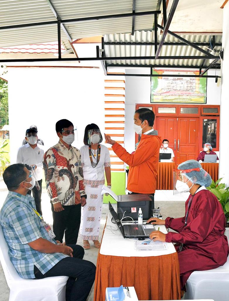 Tinjau Vaksinasi Covid-19, Presiden: Semoga Dapat Kurangi Laju Penyebaran Pandemi di Tana Toraja