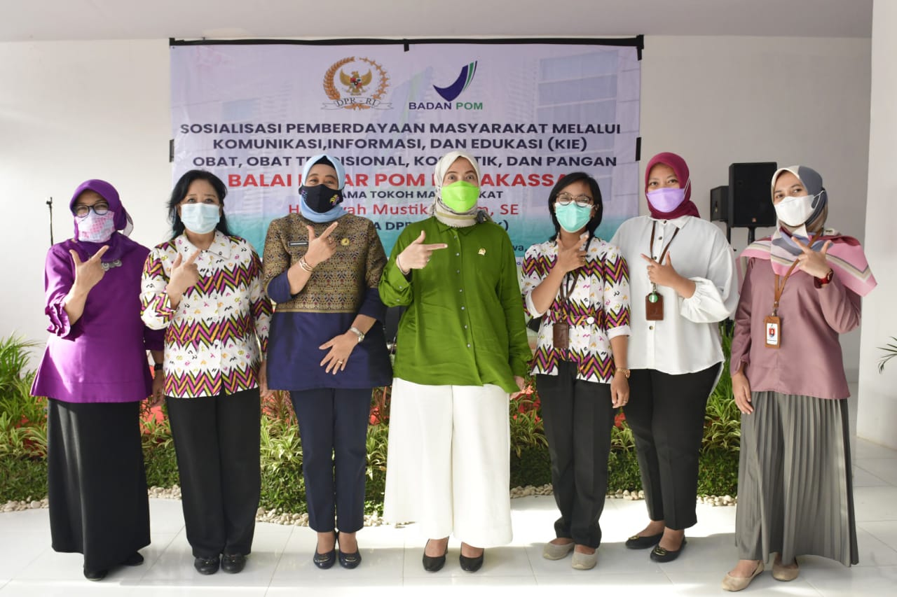 Aliyah Mustika Ilham Hadirkan Pakar Kesehatan beri Edukasi Masyarakat Cara Memilih Produk Kosmetik yang Aman