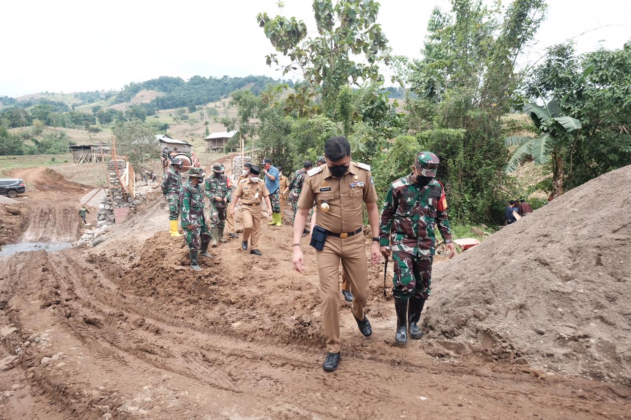 Bupati dan Wabup Gowa Tinjau Progres Pelaksanaan TMMD di Manuju