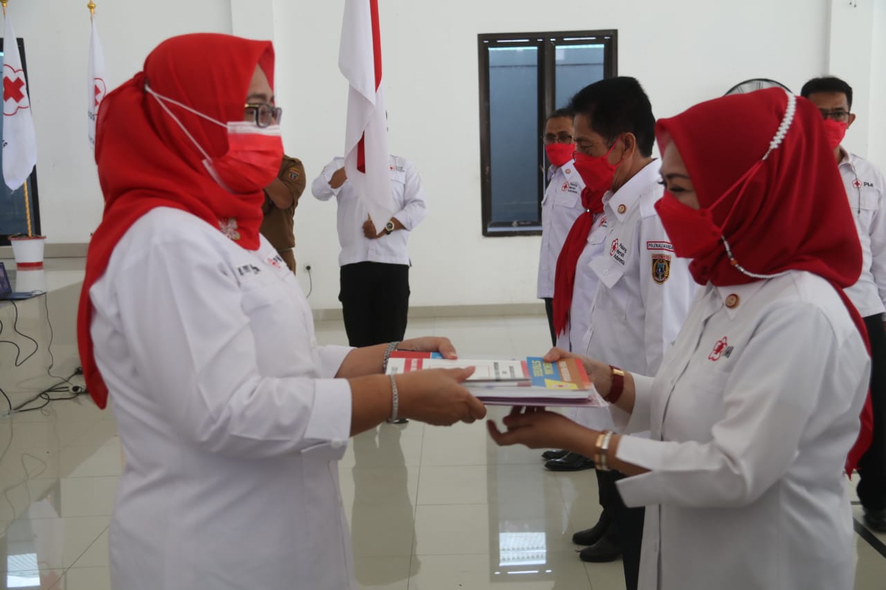 Enny Lantik Jumriah Ibrahim sebagai Ketua PMI Polman