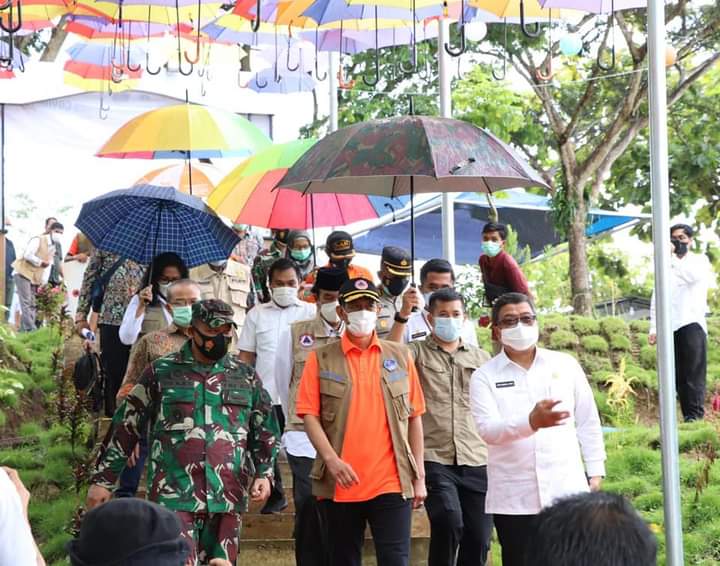 Kepala BNPB Tinjau Dampak Gempa Sekaligus Evaluasi Penanganan Covid-19 di Sulbar