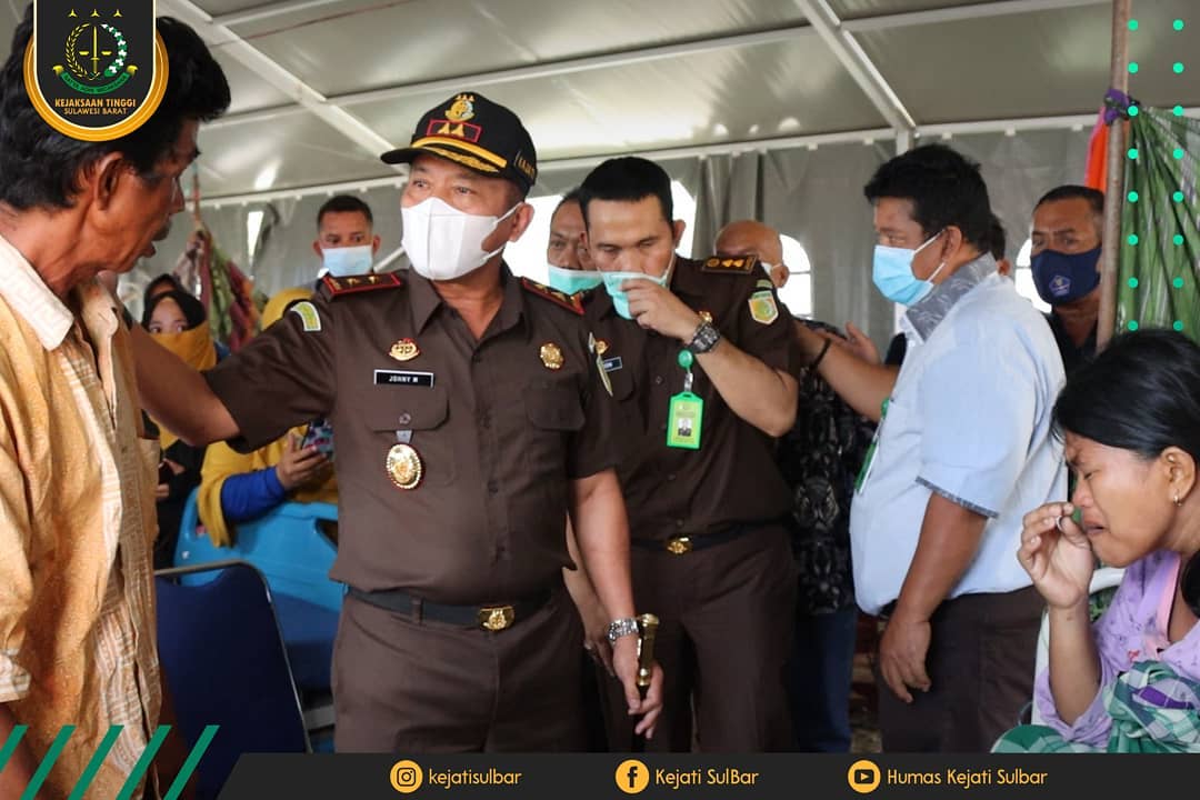 Kajati Sulbar Beri Bantuan Warga Melahirkan di Rumah Sakit Terkendala Biaya