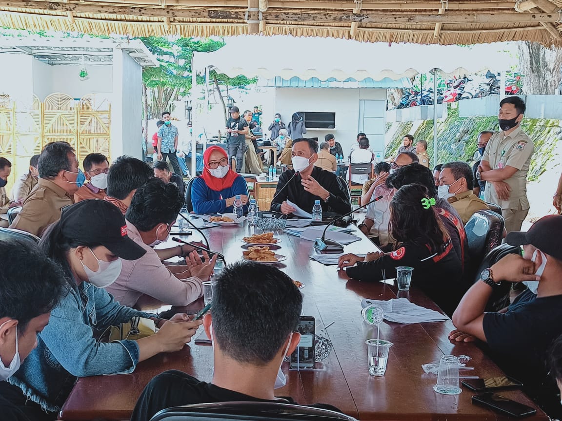 Mahasiswa Kalumpang-Bonehau Tolak Perkebunan Sawit, DPRD Sulbar Minta Pengunjuk Rasa Melanjutkan Bertemu Pemkab Mamuju