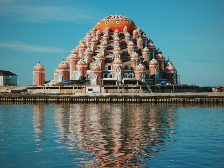 Plt Gubernur Sulsel Pastikan Pembangunan Masjid 99 Kubah Berlanjut