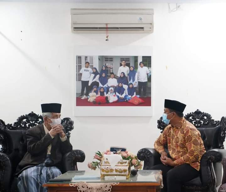 KH Sanusi Baco Memberi Nasehat Kepada Andi Sudirman dan Mendoakannya Bersama Nurdin Abdullah