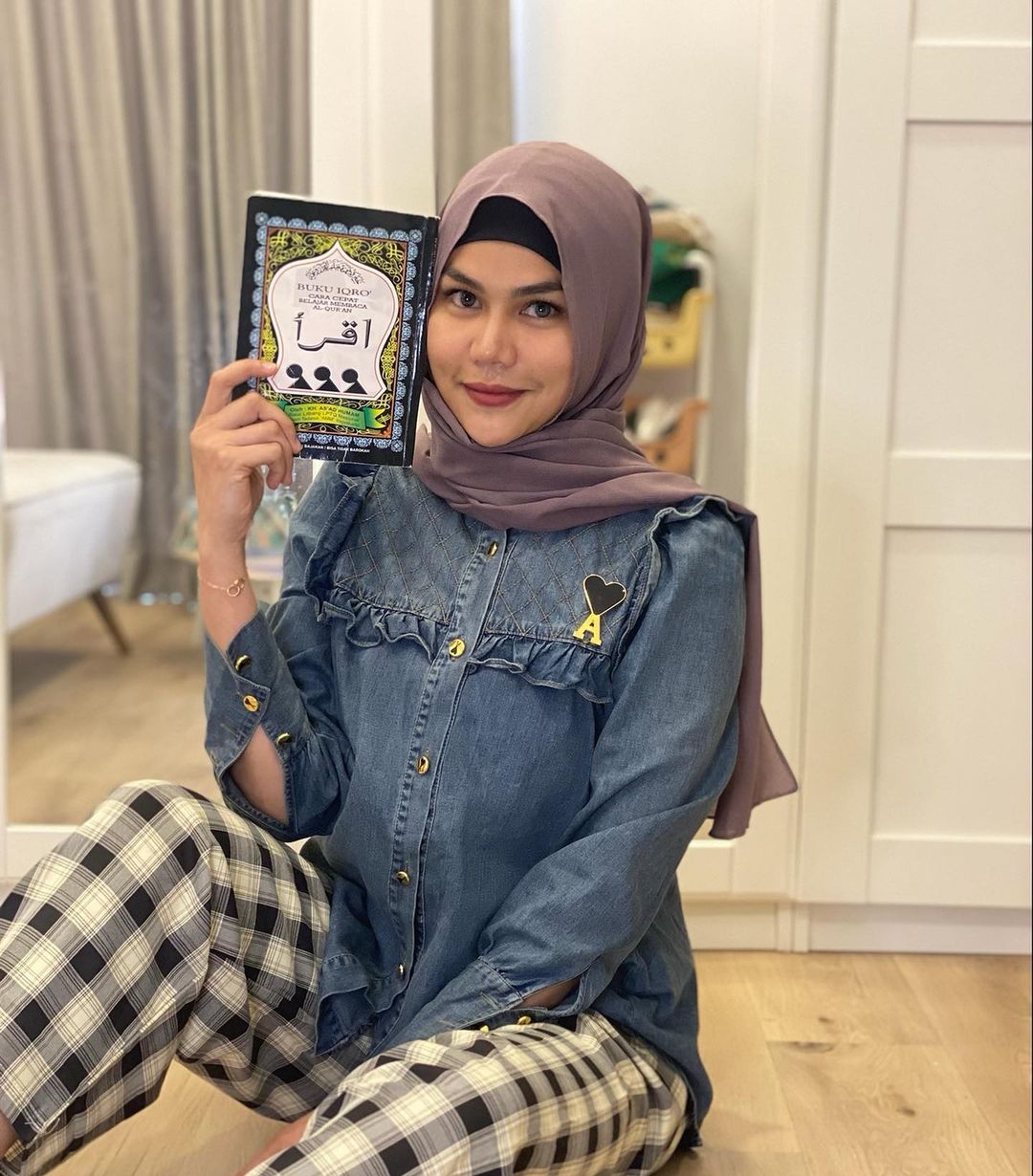 Tanggalkan Pakaian Seksi, DJ Katty Buterfly Perdalam Agama dan Kenalkan Buah Hati dengan Islam