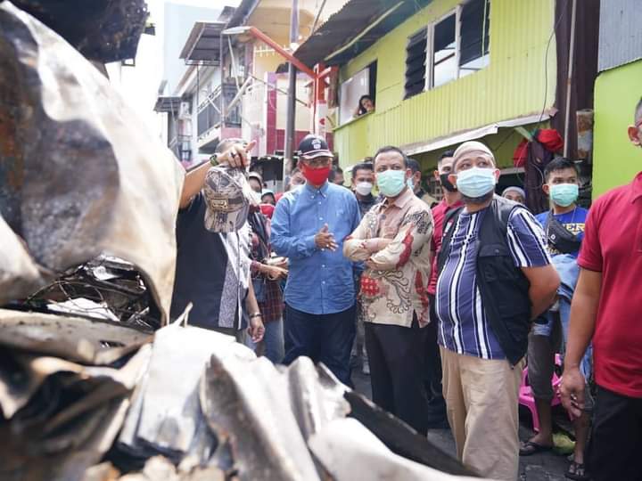 Merasa Prihatin, Andi Sudirman Kunjungi Langsung Korban Kebakaran di Jalan Tinumbu