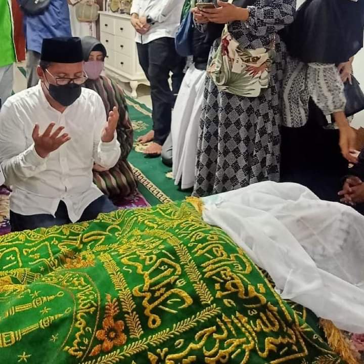 Melayat ke Rumah Duka, Danny Pomanto: Kebaikan dan Ketulusan AGH Sanusi Baco akan Selamanya di Hati