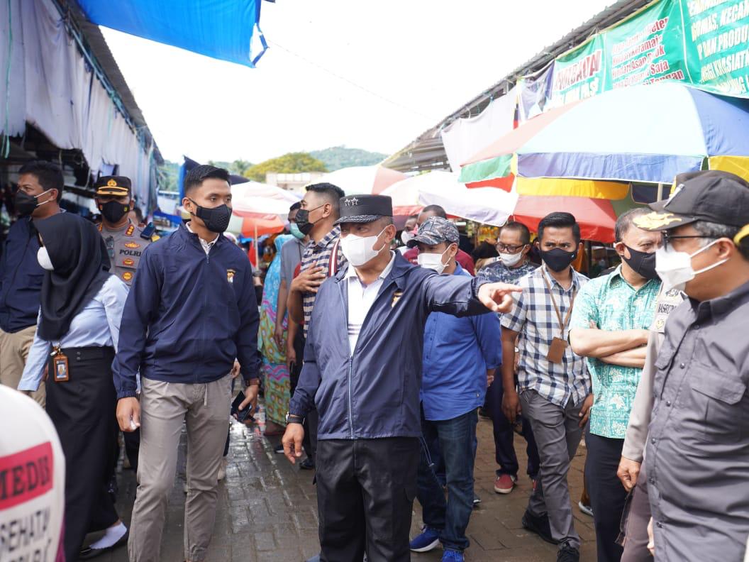 Bersama Gubernur, Kapolda Sulbar Tinjau Pasar Memastikan Harga Pangan Tetap Stabil