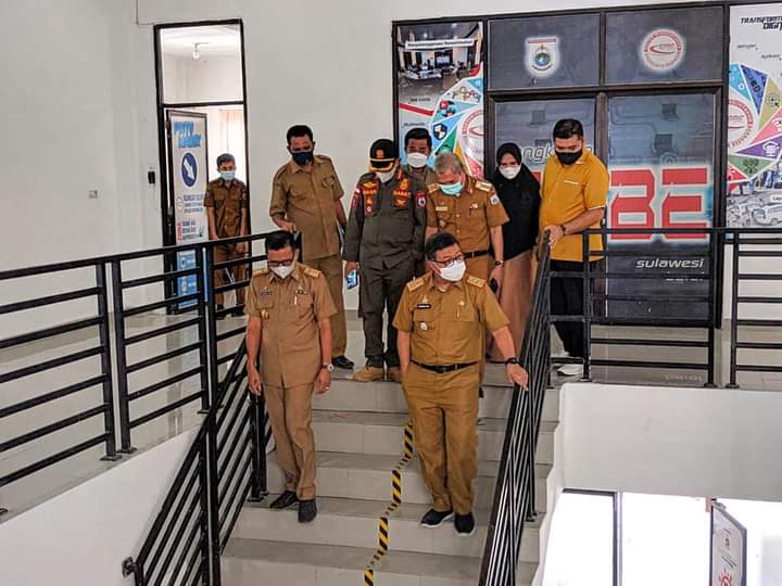 Pastikan Pelayanan Publik Berjalan, Sekprov Sulbar Sidak Kantor Diskominfopers