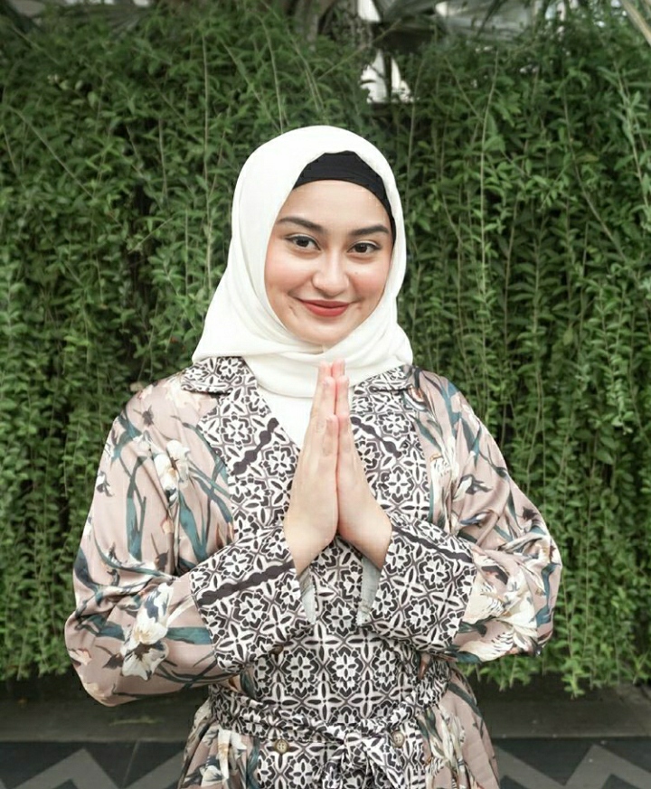 Cantiknya Memes Prameswari Berhijab Ucapkan Happy Eid Mubarak